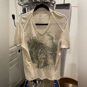 2 shirts Guess V-Neck t-shirts (2)